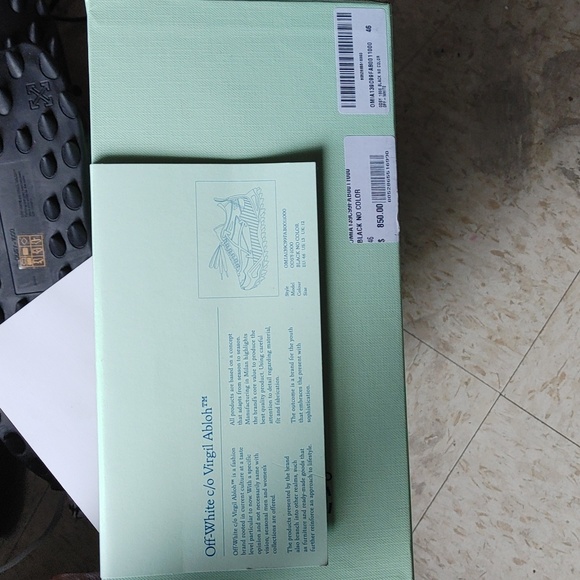 Shoes - Picture 4 of 6